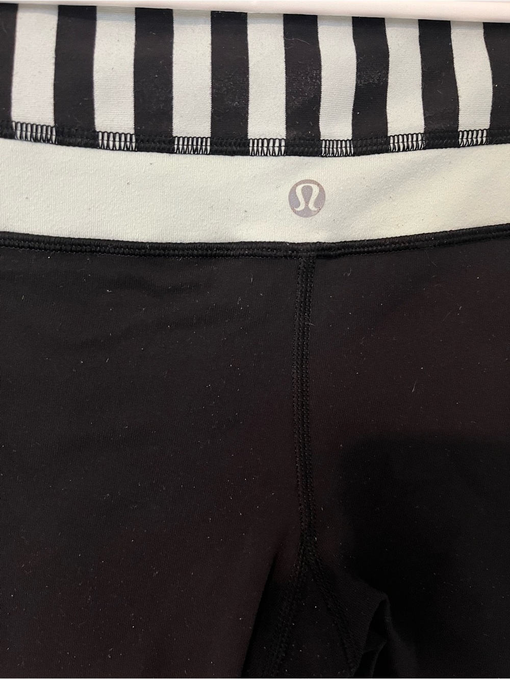 Lululemon Reverse Groove Short - Picture 4 of 7